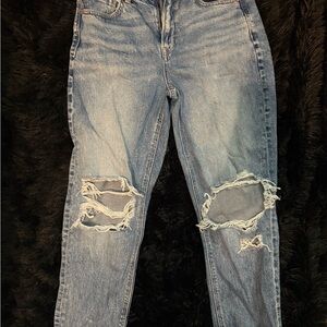 American Eagle Outfitters Light Blue Distressed Boyfriend Jeans